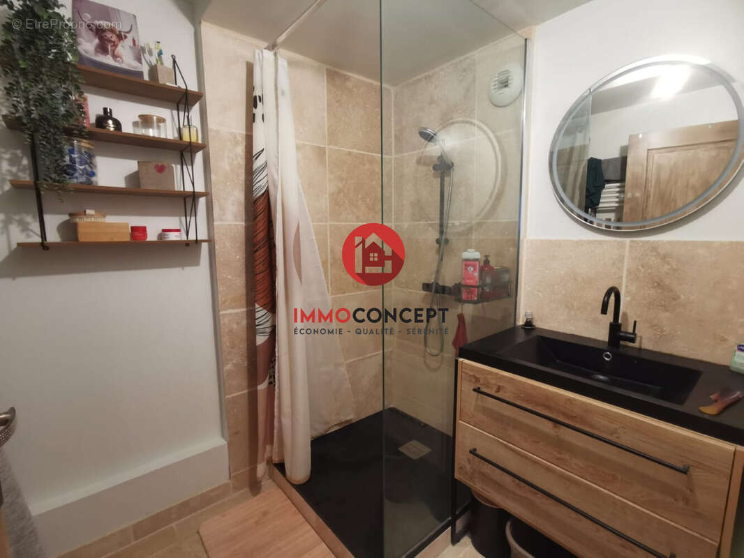 Appartement à BAGNOLS-SUR-CEZE