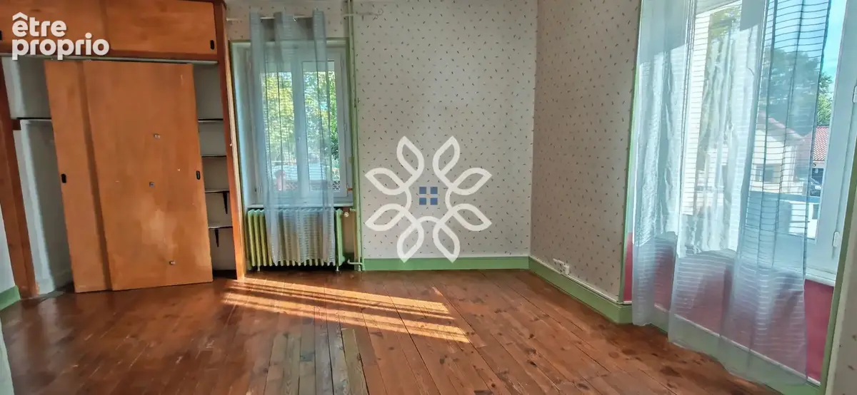 Maison T7 avec cour - centre ville - photo 6