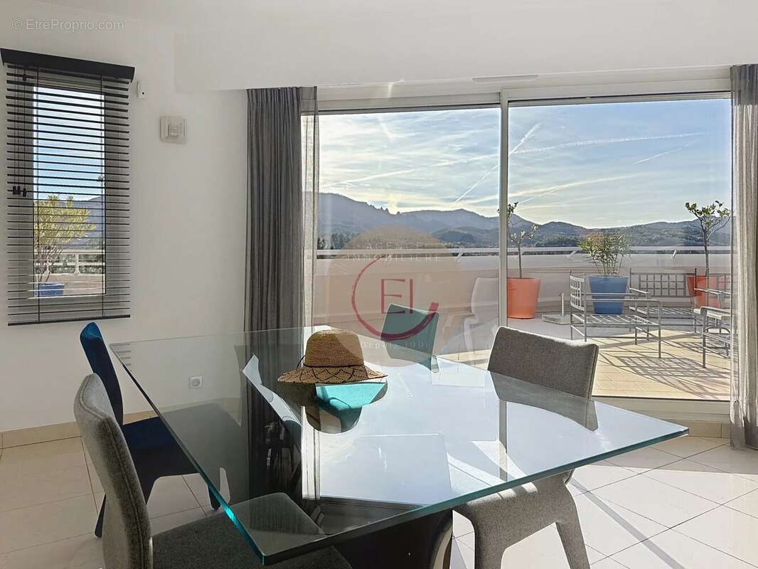 Appartement à MANDELIEU-LA-NAPOULE