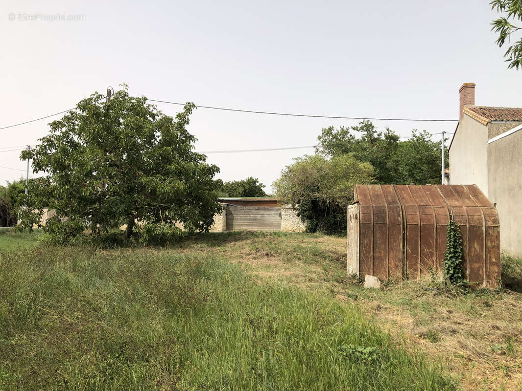 Terrain à SAINT-JEAN-DE-SAUVES