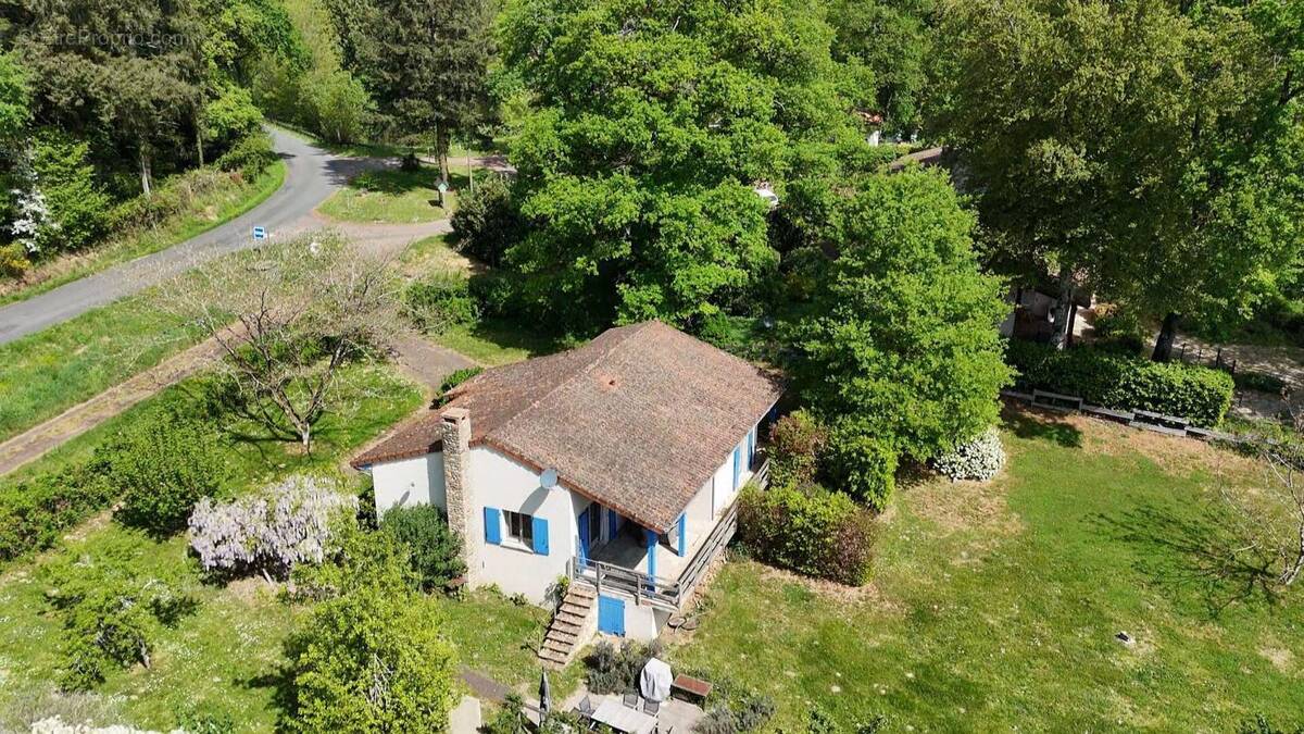 Maison à CHAMPS-ROMAIN