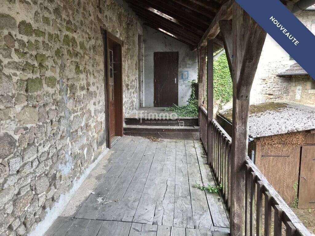 Maison à SAUVIAT-SUR-VIGE