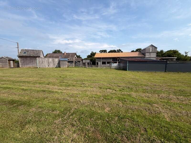 À quelques minutes de Périers – Propriété avec habitation familiale, hangar professionnel et bureaux sur 4 104 m² (50) - photo 4