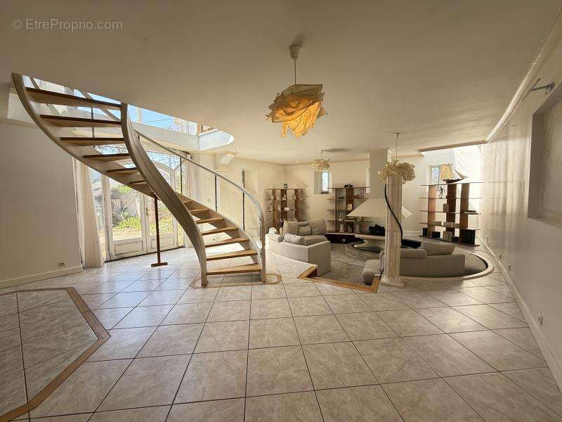 Maison à SAINT-JEAN-DE-BRAYE