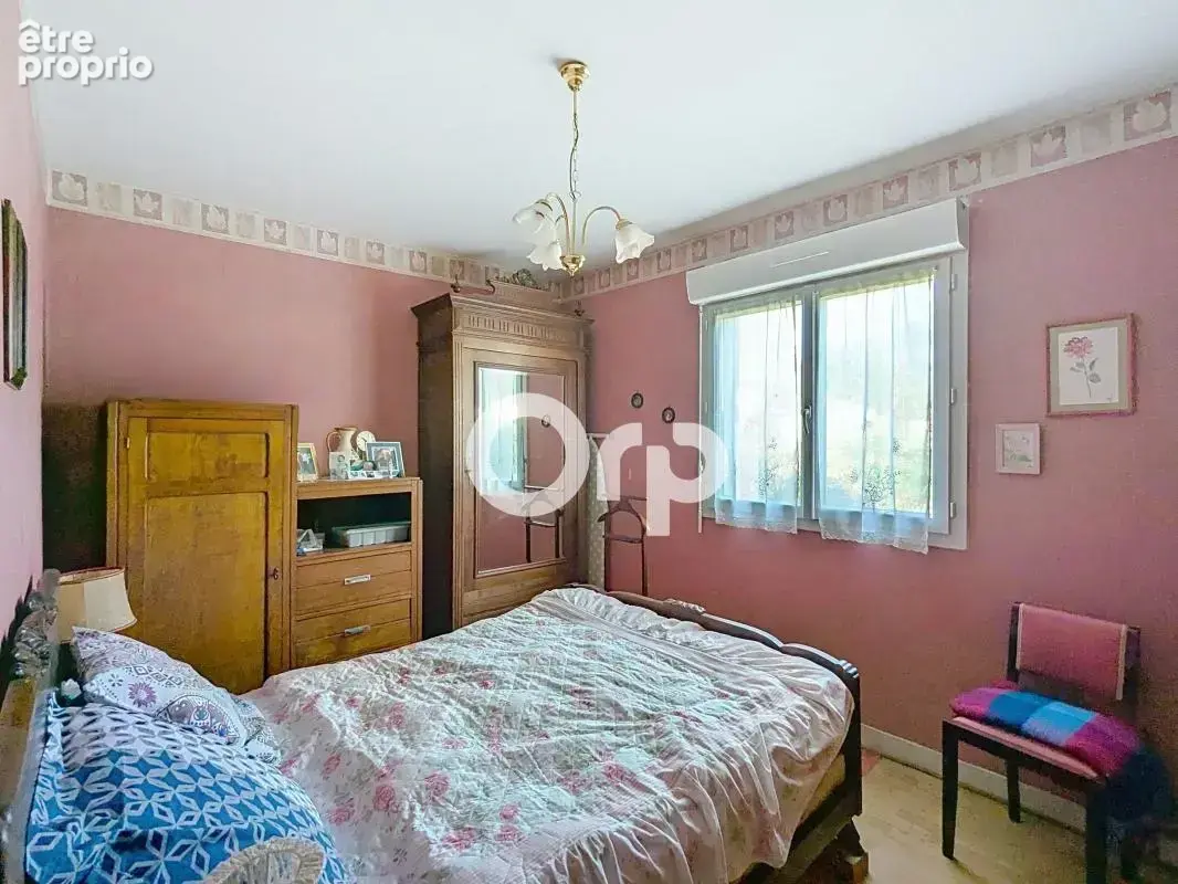 Titre : Maison individuelle avec grand terrain et dépendances - photo 10