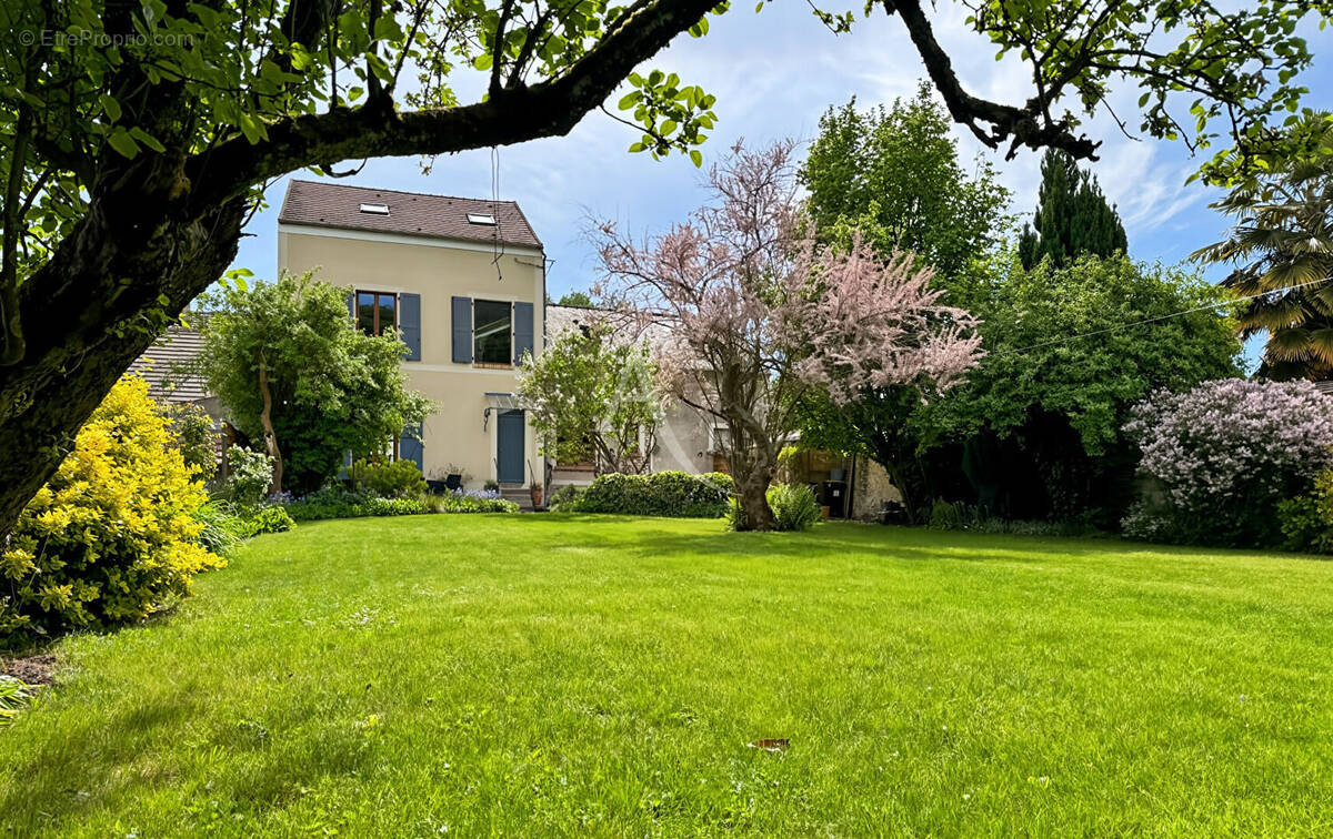 Maison à MORIGNY-CHAMPIGNY