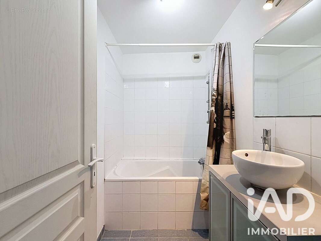 Appartement 55 m² à Cuges-Les-Pins  - photo 8