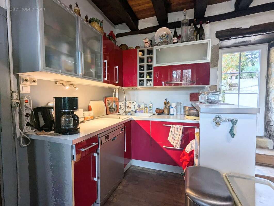 Jolie maison en pierre avec 4 chambres, piscine et jardins - photo 6