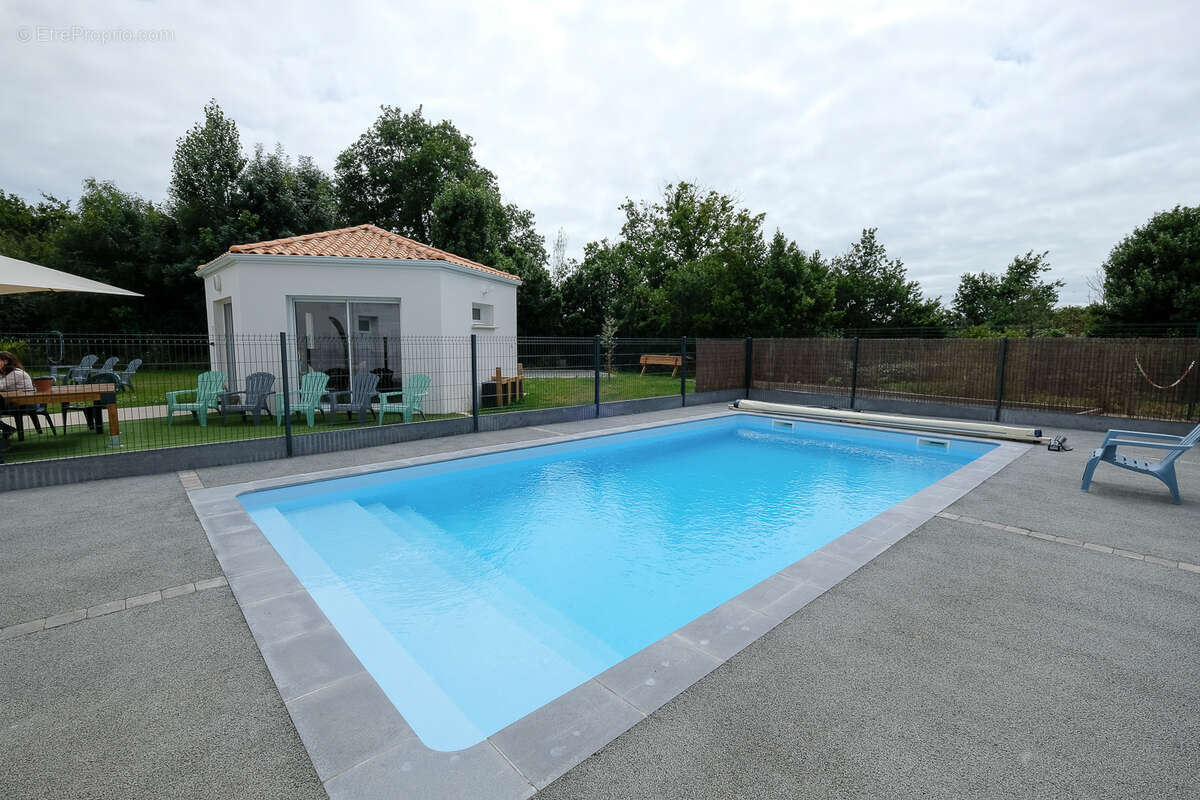 A 15 MINUTES DES SABLES D'OLONNE : Ensemble immobilier aux multiples possibilités sur 2300 m² de terrain - photo 6