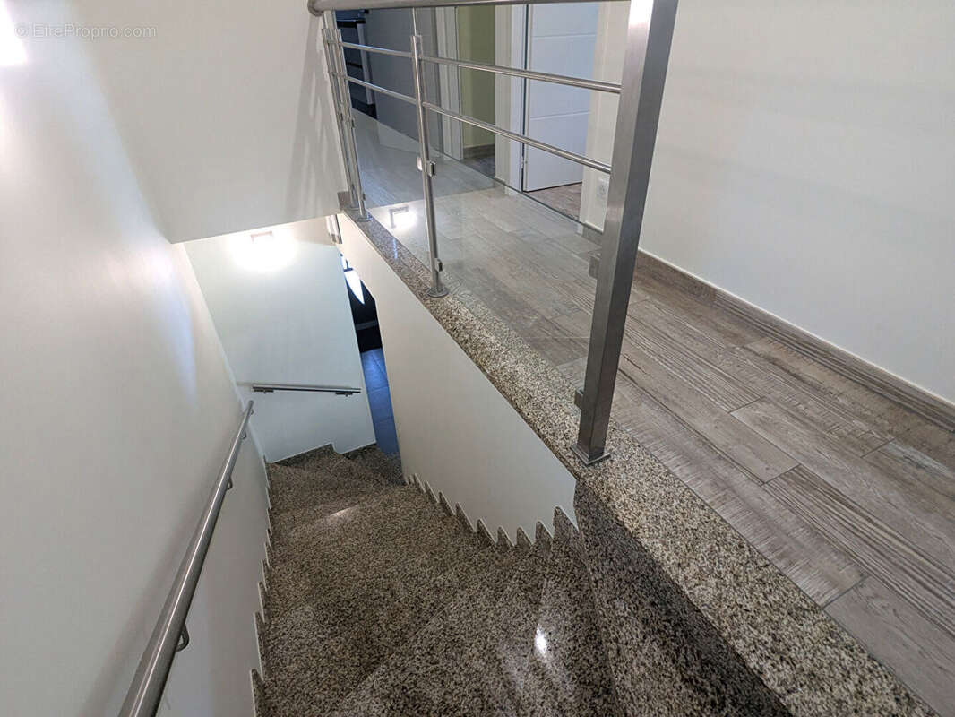 Maison familiale confortable sans travaux avec jardin et piscine à Foix -  116 m2 - photo 11
