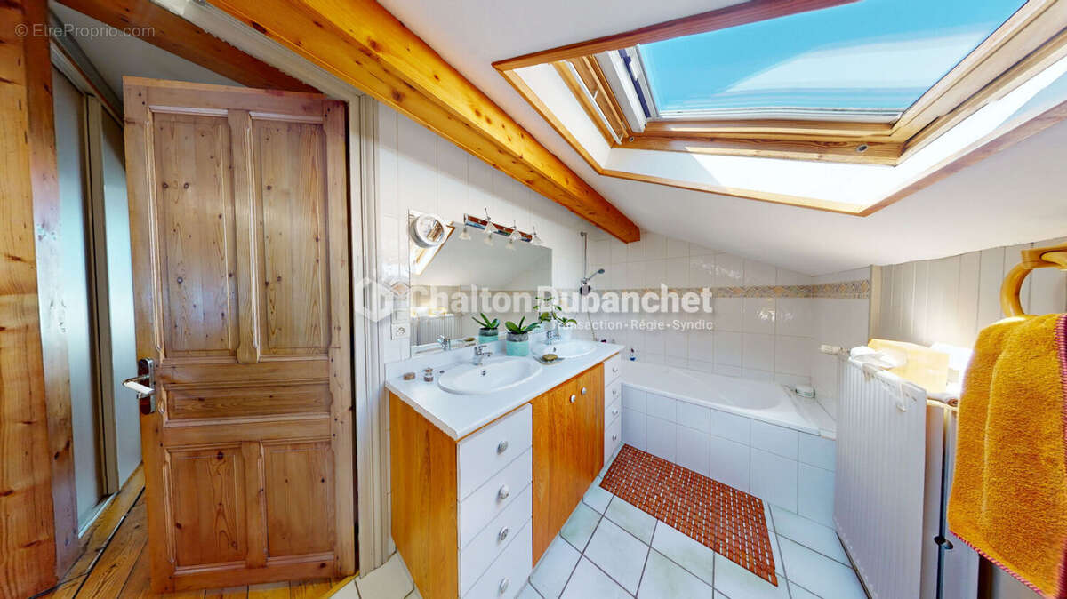 Maison à COURS-LA-VILLE