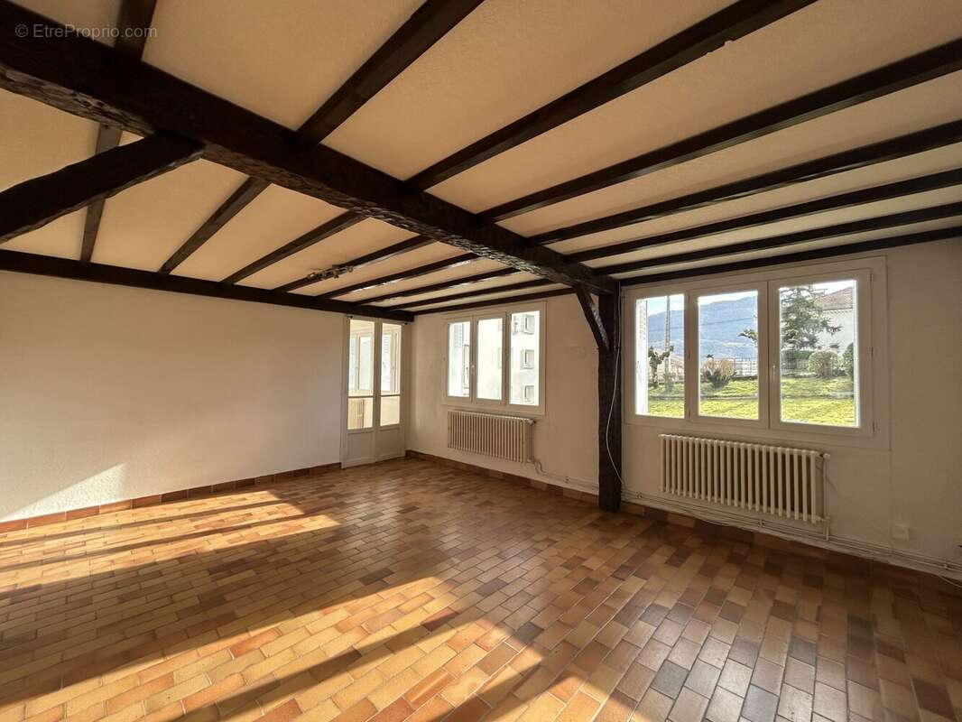 Appartement à PRIVAS