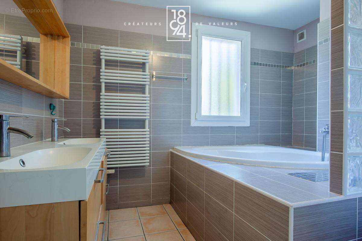 Appartement T4 à vendre Vitrolles (13127)  74 m²  Loggia I Parking Libre - photo 4