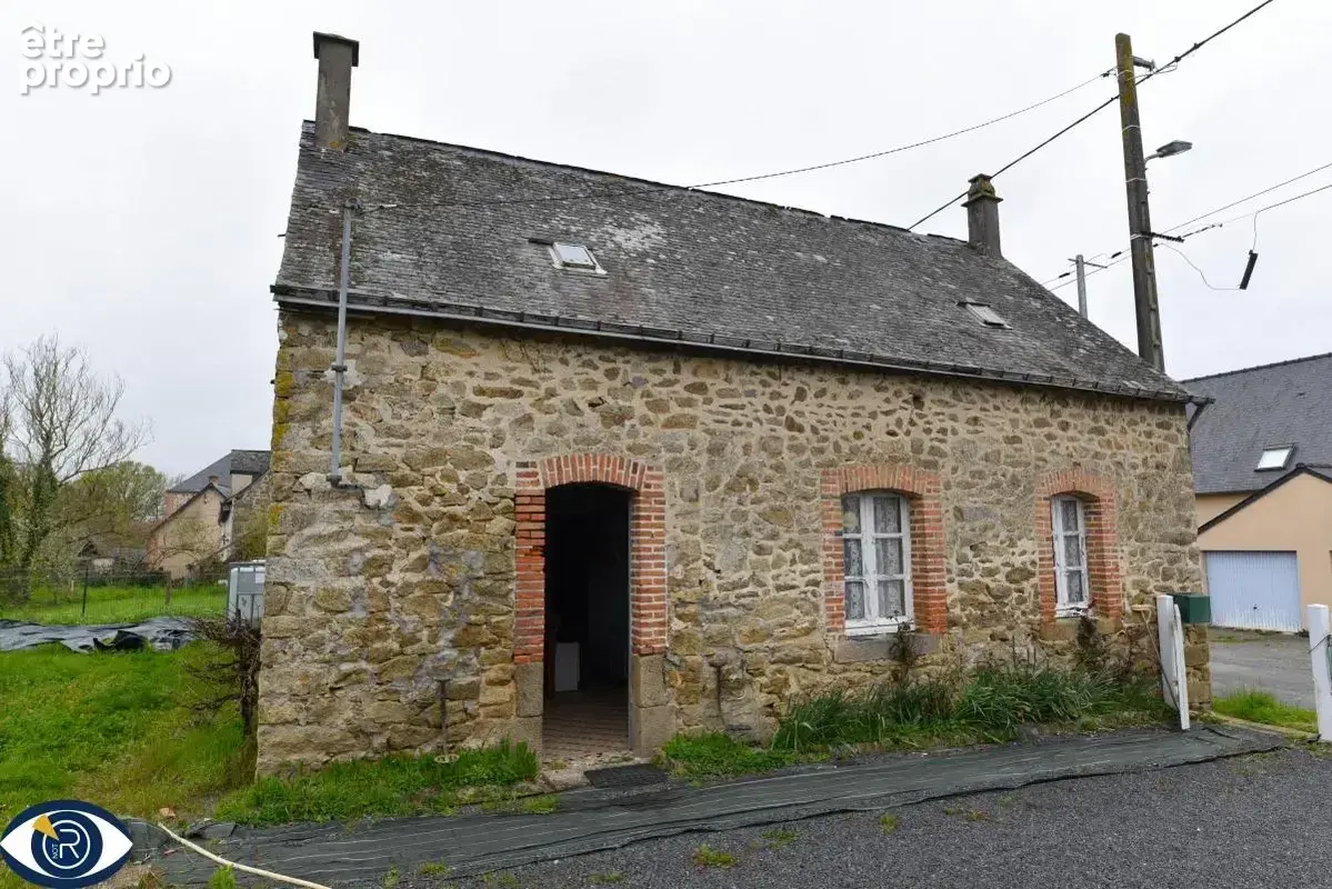 Maison à MONTSURS