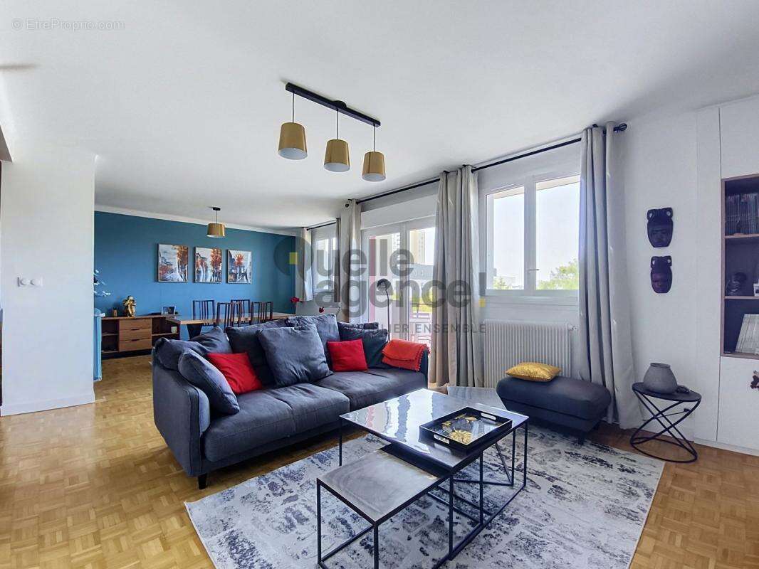 Clé en main : T4 rénové, balcon spacieux et parking privé - photo 2