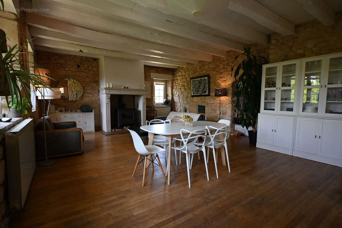 Maison à PUY-L&#039;EVEQUE