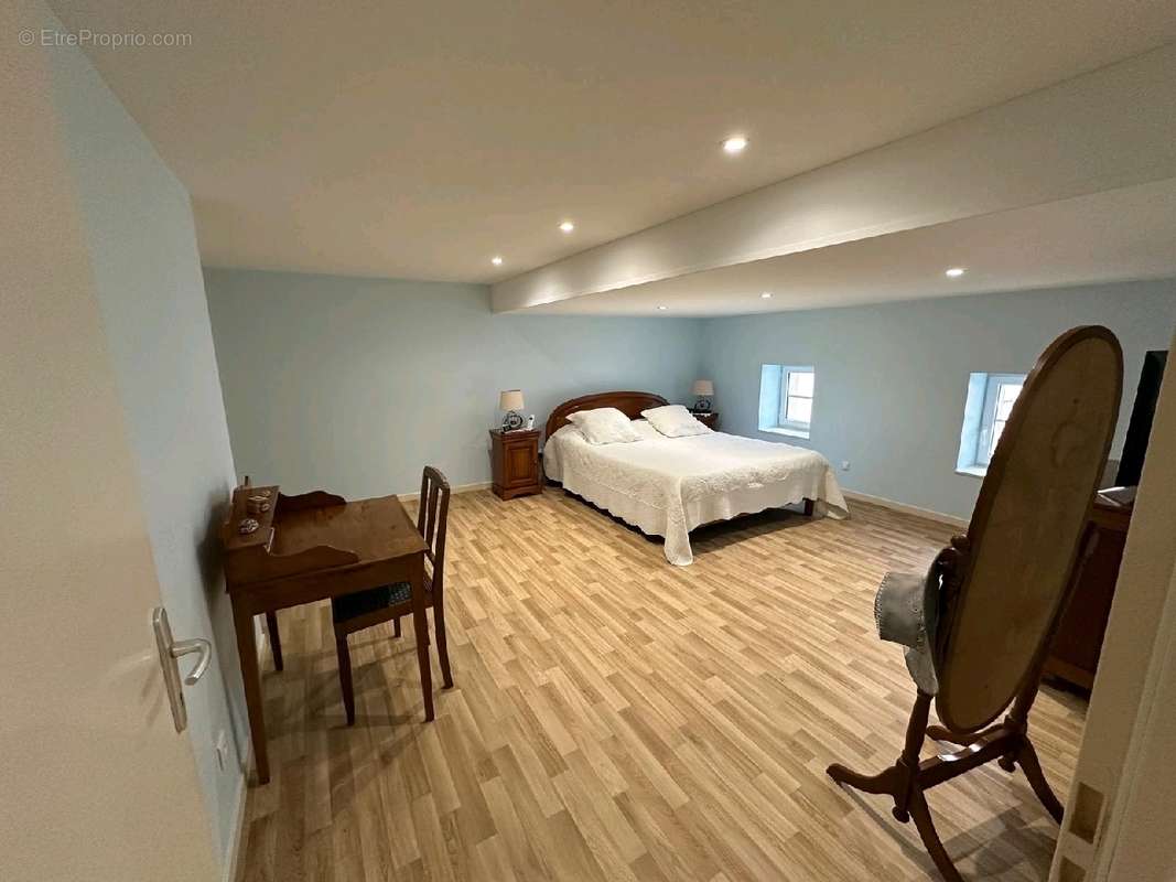 Maison à BRIVES-SUR-CHARENTE