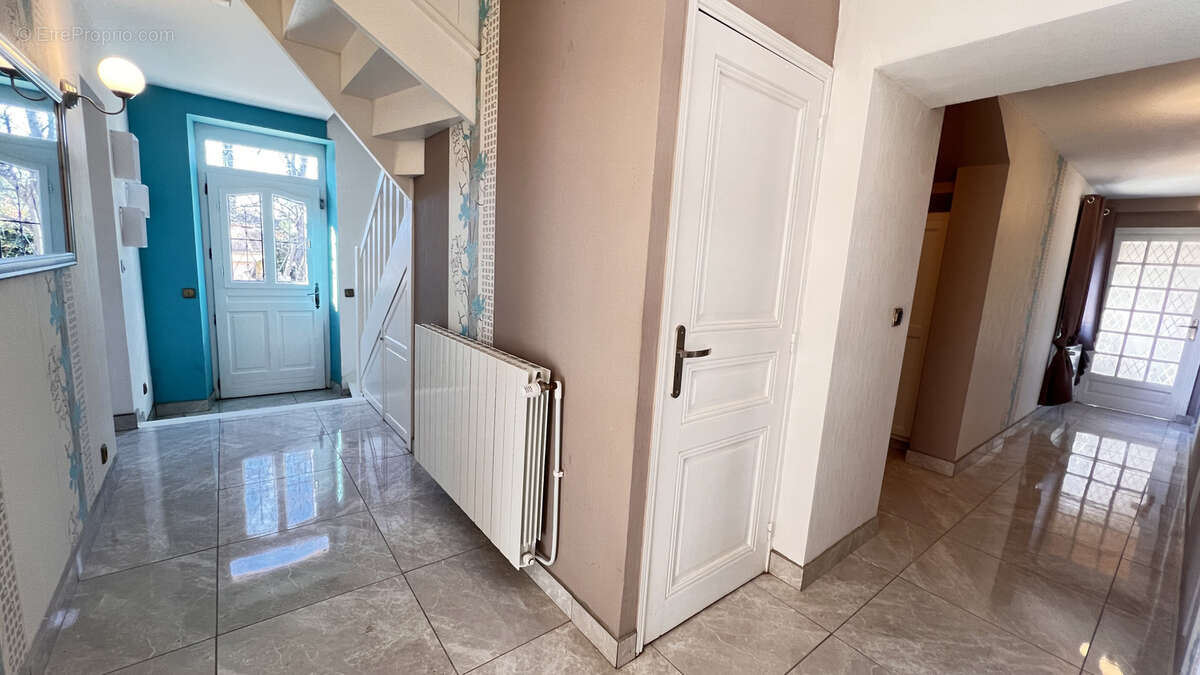 Maison à MONTEREAU-FAULT-YONNE