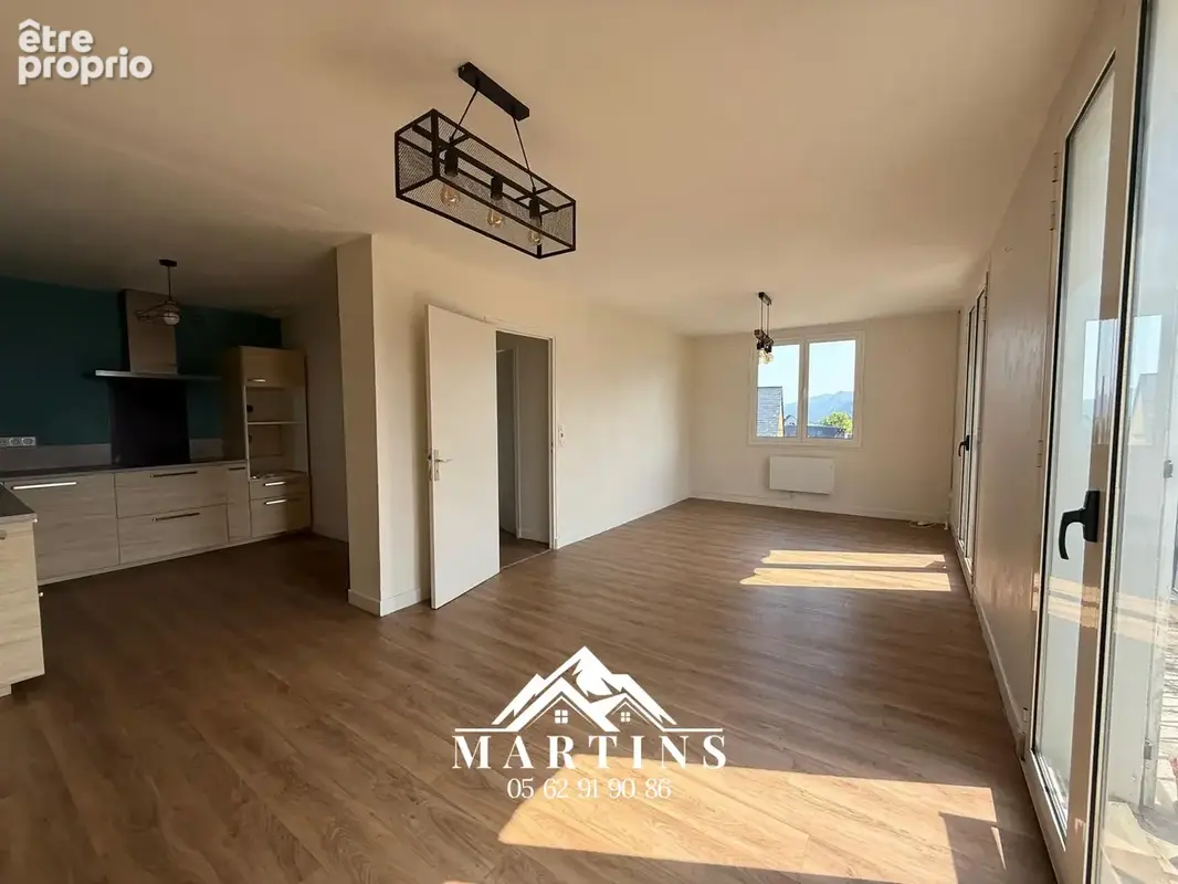 EXCLUSIVITE / ARGELES-GAZOST - Appartement rénové de type 3 avec vue dégagée, balcon et grand cellier. - photo 4