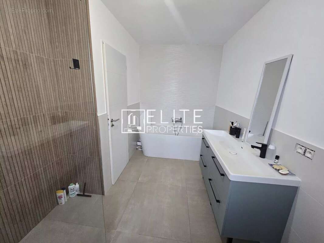 Maison à SAINT-VALLIER-DE-THIEY