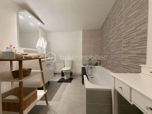 Appartement à EMERAINVILLE