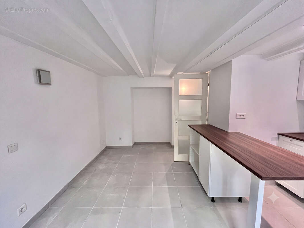 Aix en Provence, au cœur du centre-ville, studio de 18m2 entièrement rénové à proximité de la place des Prêche - photo 4