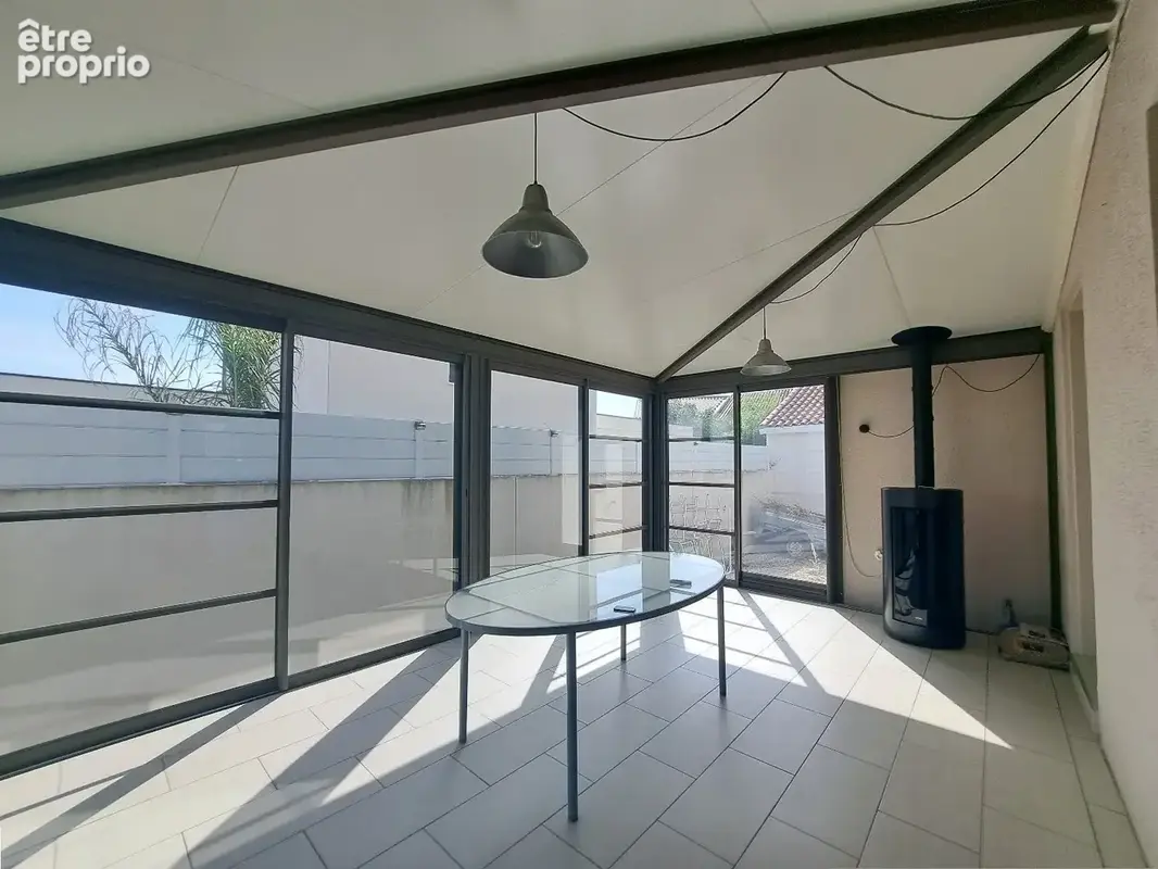 Maison avec 2 appartements et dépendance sur un terrain avec piscine - photo 9