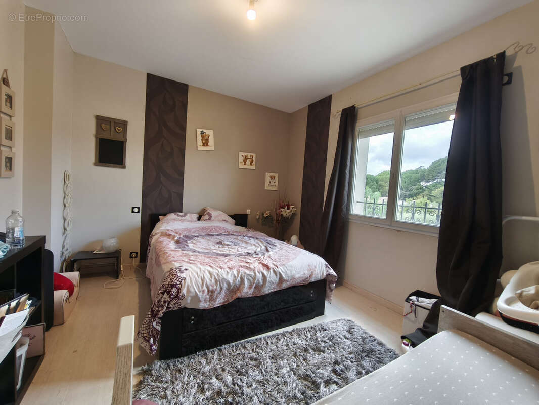 Villa 22O m2 , vue dégagée , piscine & terrain de 1800 m2 - photo 8