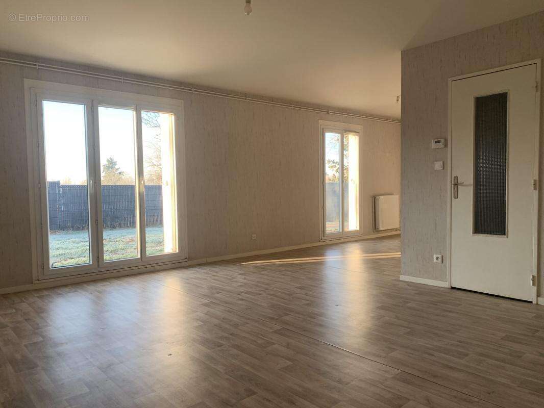 Maison à VALLON-EN-SULLY