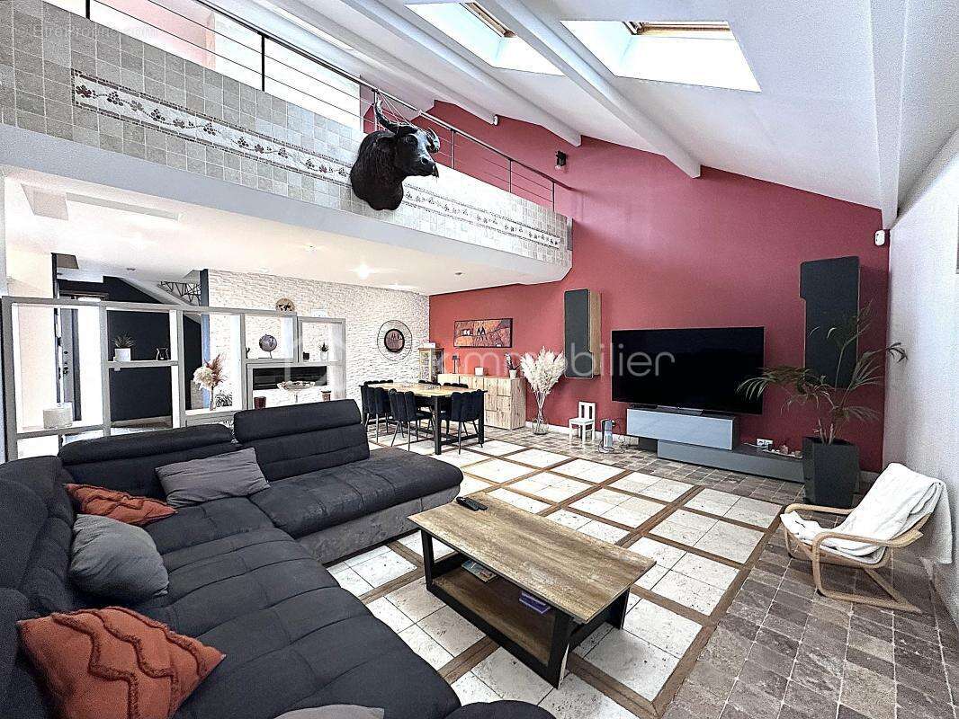 Maison 265 m² à Houilles  - photo 3