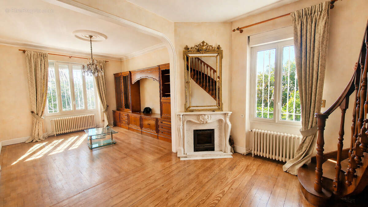 Maison à MONTELIMAR