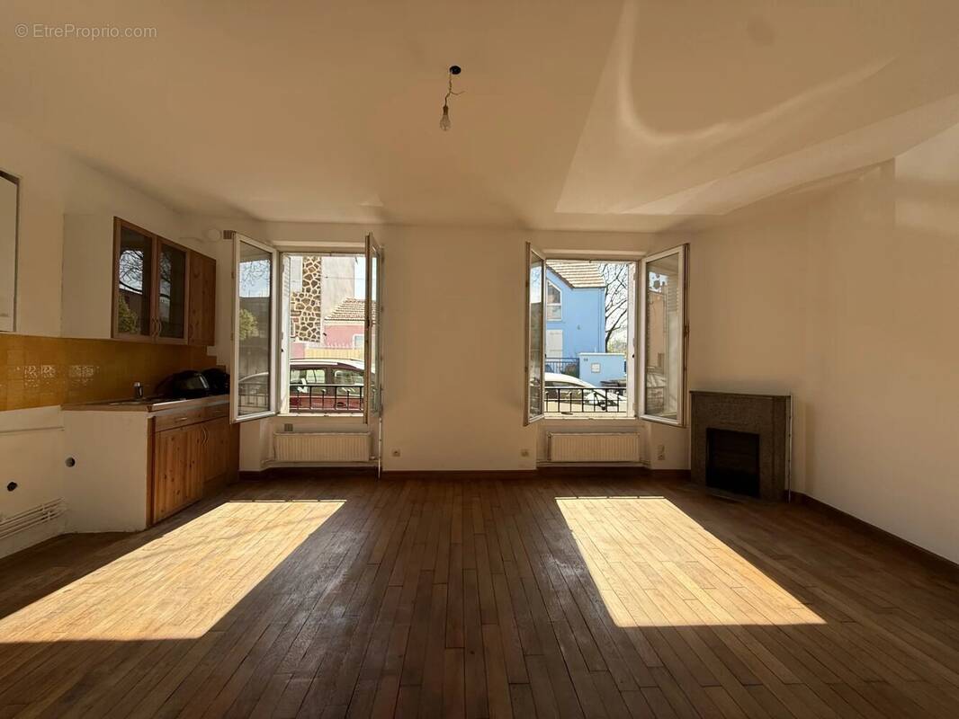 Appartement à LES LILAS