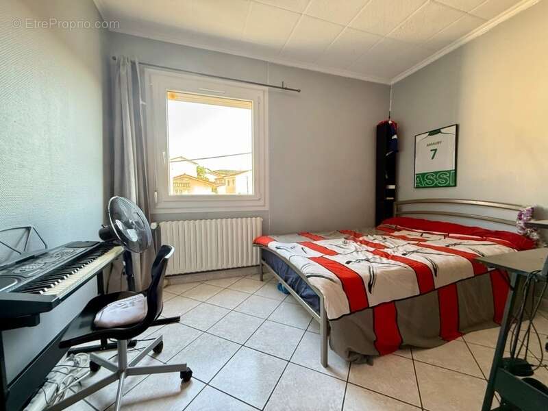 Appartement à LE CHAMBON-FEUGEROLLES