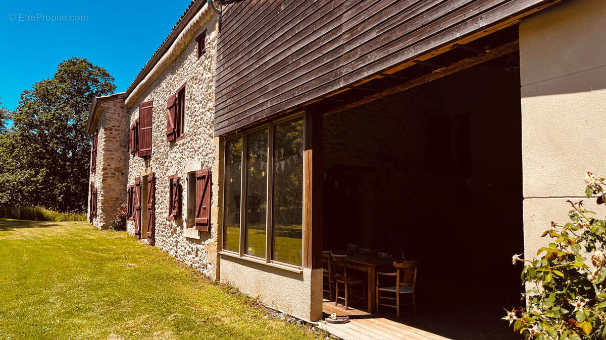 Maison à ESCUEILLENS-ET-SAINT-JUST-DE-BELENGARD