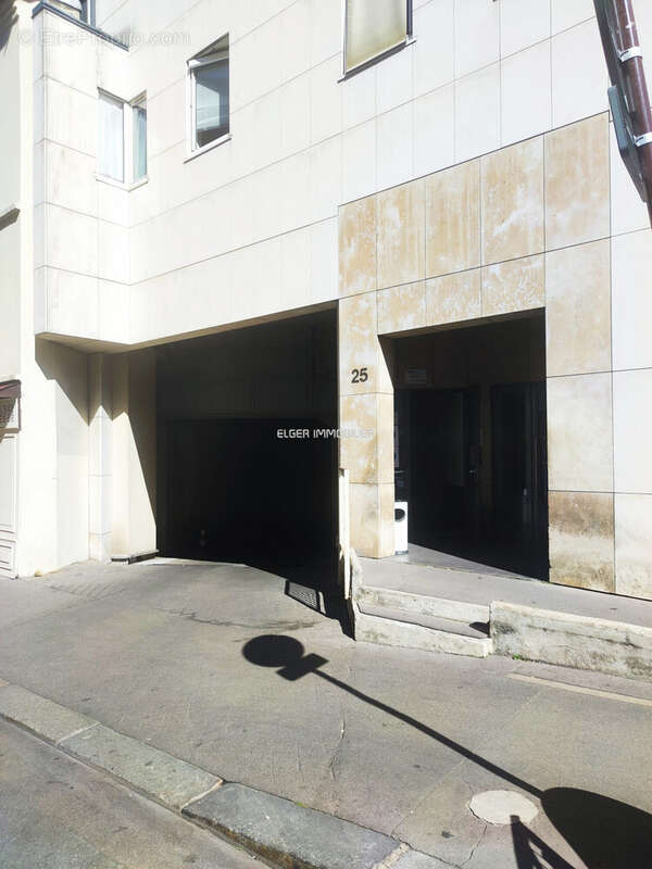 Parking à PARIS-15E