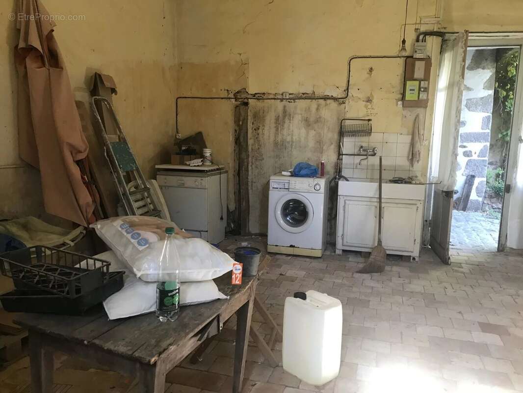 Appartement à LUSSAC-LES-EGLISES