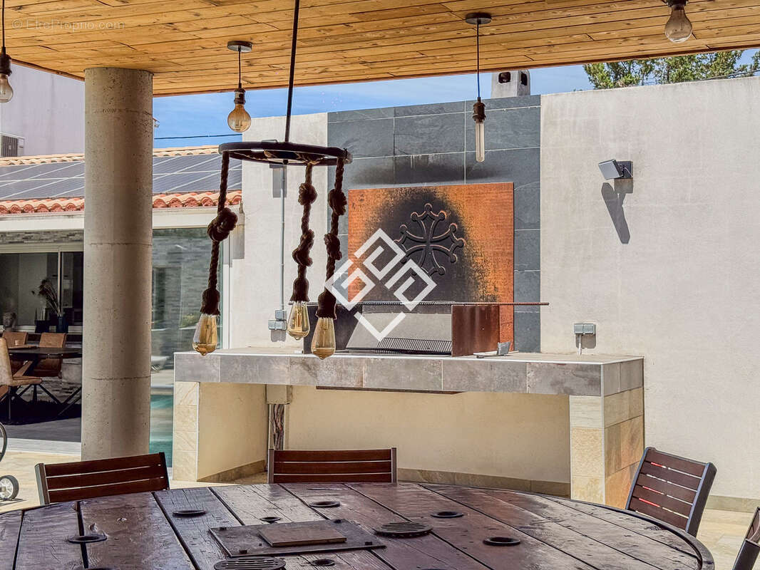 LUCIE - Villa de Standing avec Piscine, Jacuzzi, Pool House & Dépendances - photo 25
