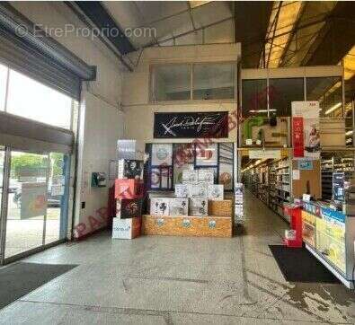 Photo 4 - Commerce à LAVAL