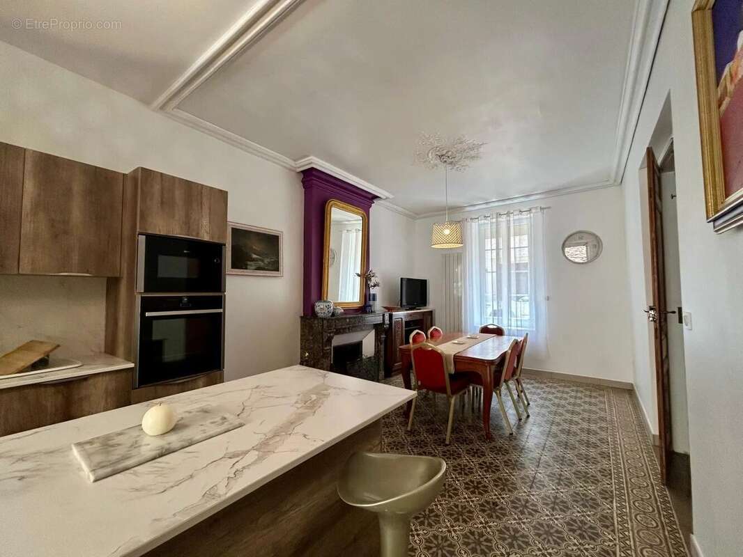 Maison à MONTOULIERS