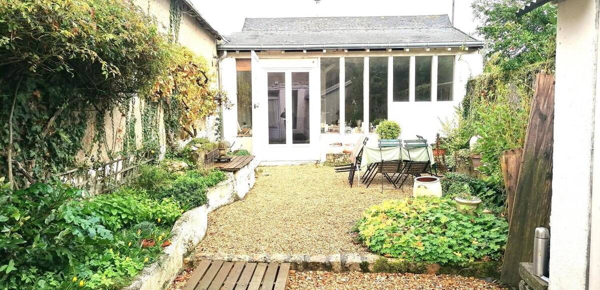 Photo 1 - Commerce à NEUVY-LE-ROI