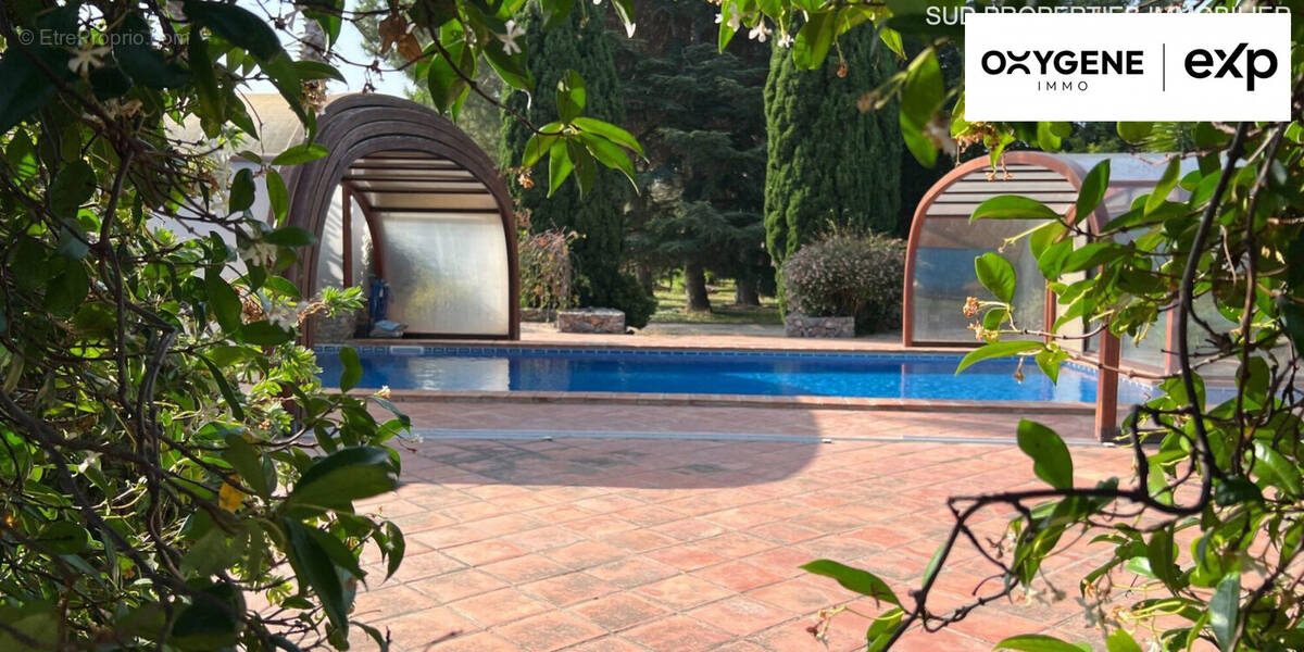 Maison 214 m² à Saint-Esteve  - photo 2