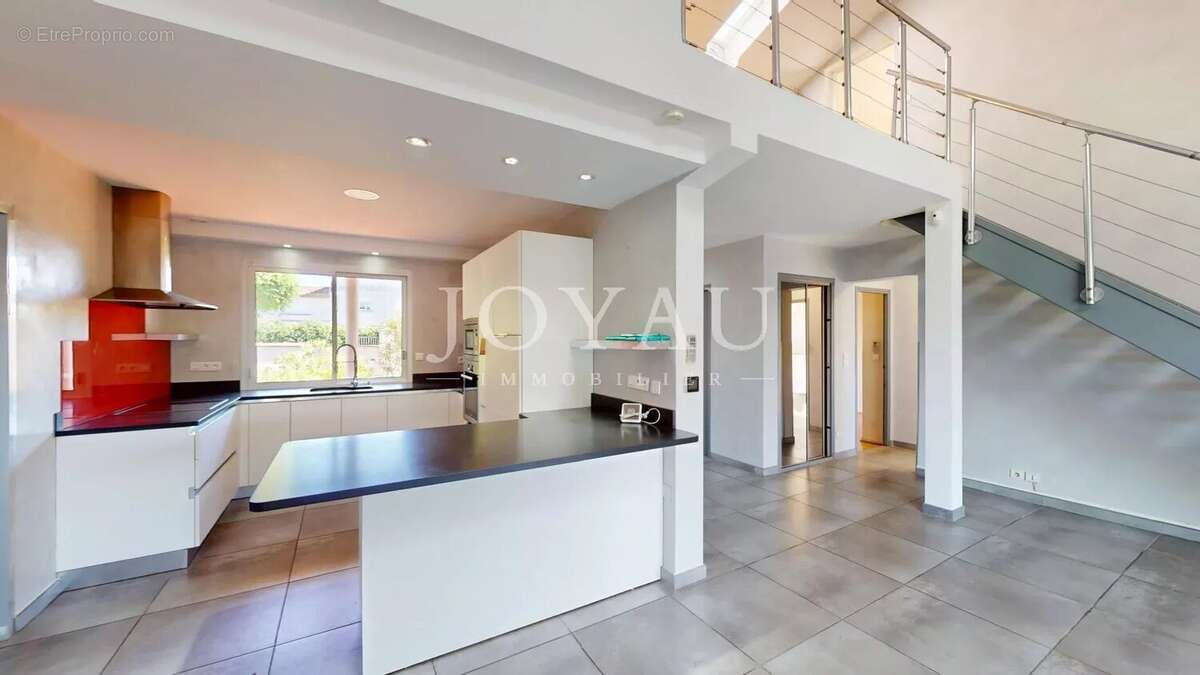 Commerce à TOURNEFEUILLE