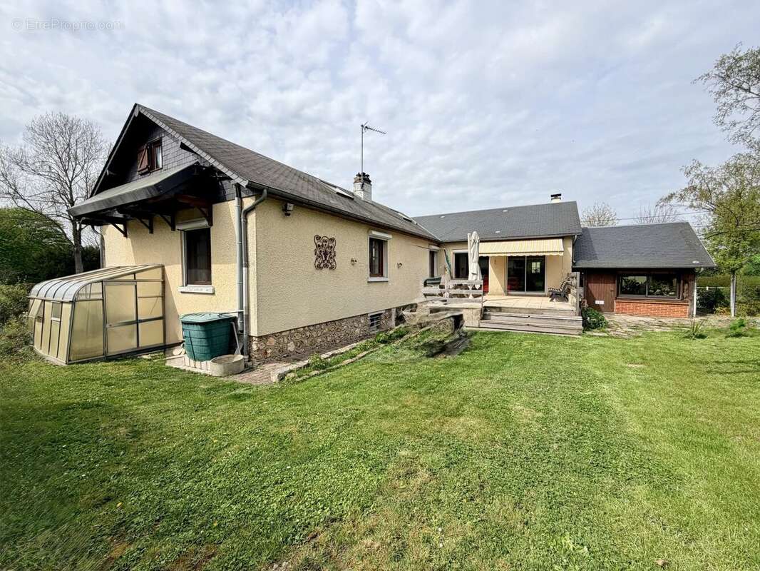 Grande maison dans Bernay - 5-6 chambres - plus de 200m2 d'espace - sous-sol/carport - 808m2 - photo 19