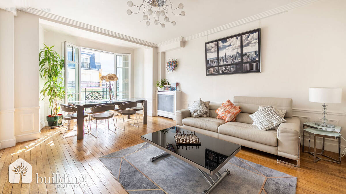 Appartement à PARIS-16E