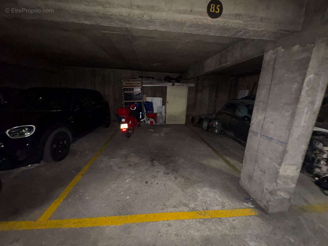 Parking à PARIS-15E