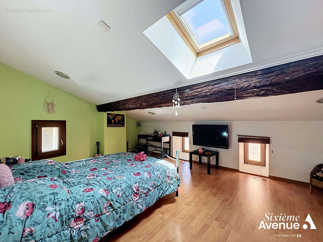 Maison de Village à Saint-Symphorien d'Ozon, 5 pièces, 3 chambres 119 m2. - photo 10