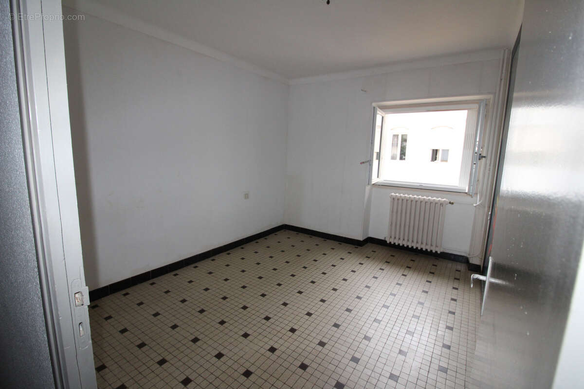 Centre Limoux - Maison T4 avec double garage et cour - photo 6