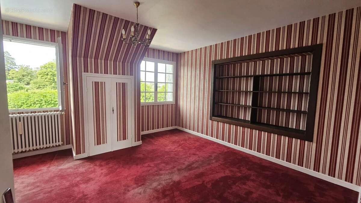 Maison à VARENNES-VAUZELLES