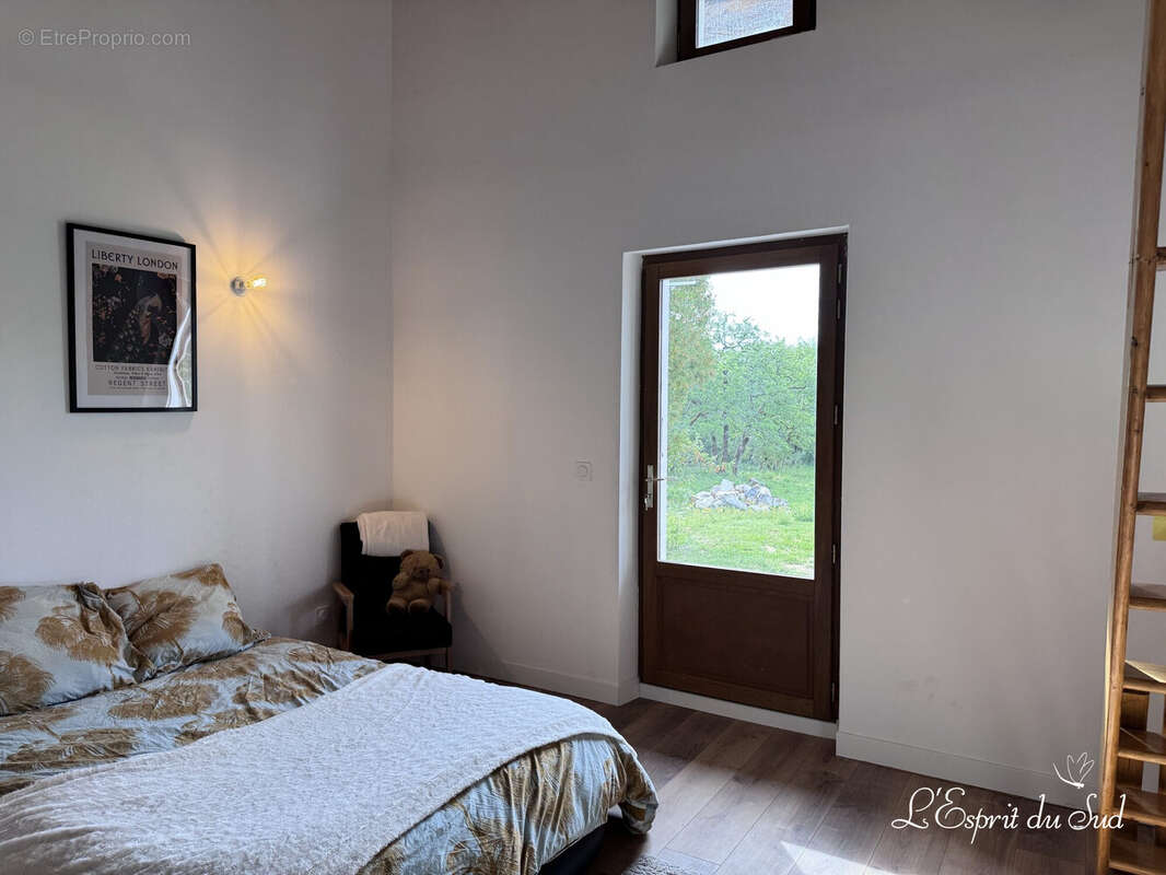 Chambre 2 (RDC) - Maison à SAINT-ANTONIN-NOBLE-VAL