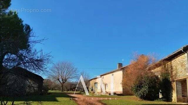 Maison à MAINZAC